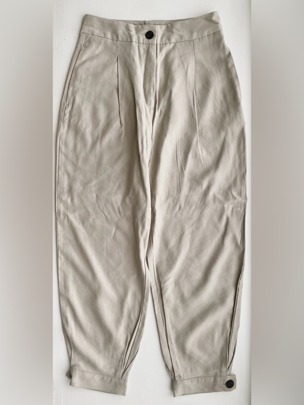 *NWOT* Zara Light Beige Pleated Tapered Trousers